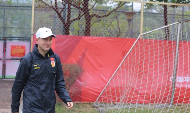 足球在线直播观看-亚运队新帅飞抵迪拜有备而来 扬科维奇交接后回国