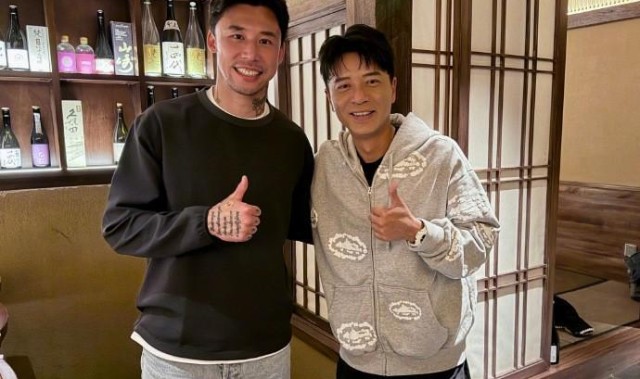 足球比赛直播-李克勤晒与张琳芃合影：上海工作+好友相聚，很开心