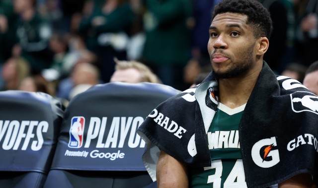 足球比赛直播-苏群：字母哥明确了自己的人设 将来如果有什么变故那责任不在他